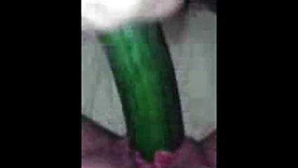 Ninas spritziger Gurkenfick