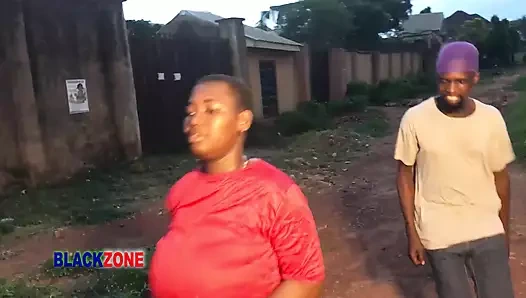 Akşam egzersizi için koşuyorum ve bu büyük memeler ve amcıklı bayanla tanıştım