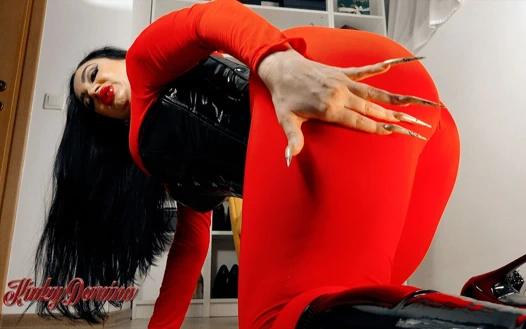 Kırmızılı mükemmel orta yaşlı seksi götüme tap