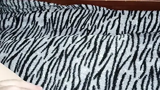 Külotunu Çıkarmadan Aynanın Önünde Ev Yapımı Mastürbasyon