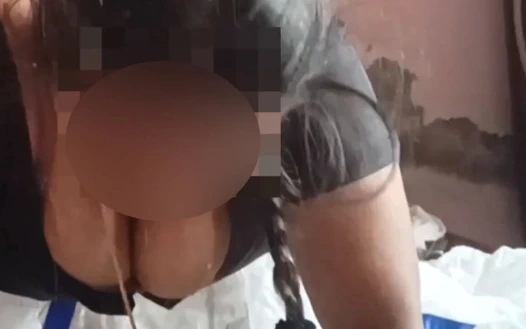 Beyaz sari içinde büyük memeli yenge ve siyah bluz domaltarak sert sikişiyor ve içine boşalıyor