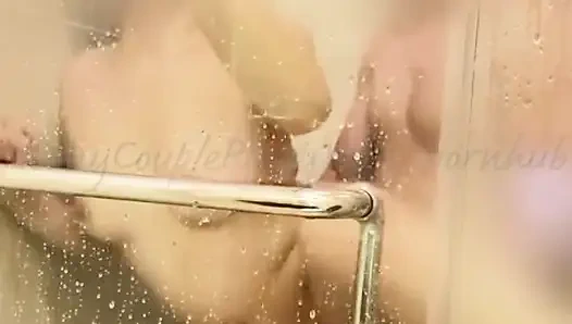 Pinay hatun patronuyla tutkulu duşta seks yapıyor