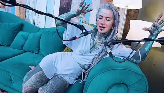 Z hakkında konuşuyorum - zeal - asmr podcast sfw konuşuyor gotik sıska kız dreadlocks dövmeli model dövmeli kız