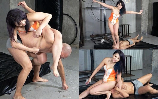 Sahibenin pratiği aptal, güreş hareketleri, büyük götlü yüze boşalma, yüze oturma, çiğneme