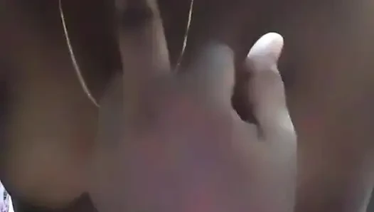 Karım büyük göğüsler ve fingring