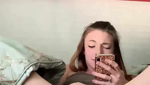 İyi bir kız gibi boşalıyor