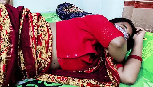 Yaramaz üvey anne üvey oğlu Desi Saree'i nasıl tatmin edeceklerini biliyor üvey anne sikişi xxx