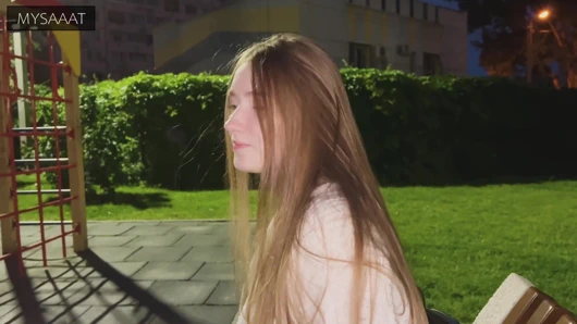 Sokakta bir sınıf arkadaşıyla tanıştı ve aynı gün onu sikti