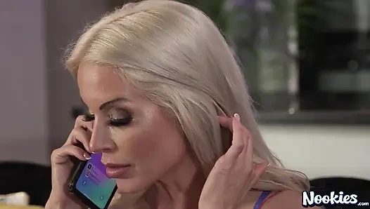 Ev hanımının ihaneti: gizli bir büyük zenci yarağı dölleme