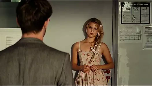 Dianna agron seks sahnesi - aile (azaltılmış müzik)