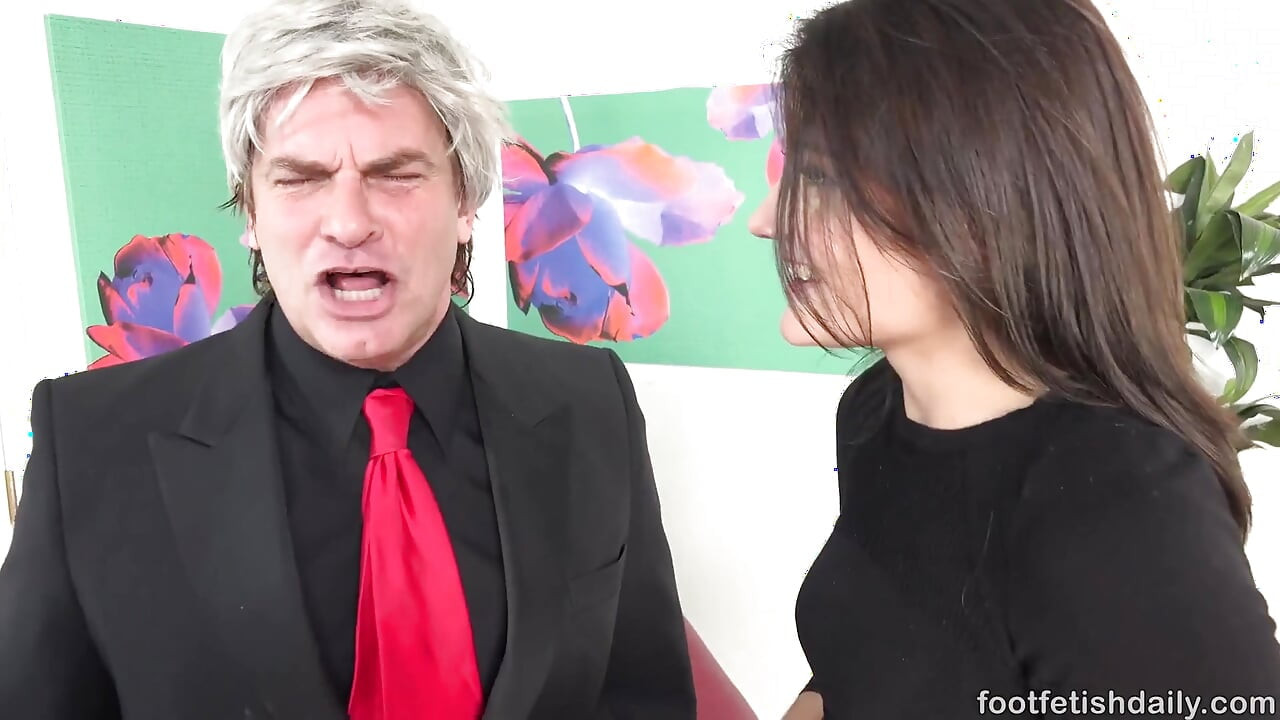 Adria Rae sert ayak fetişi