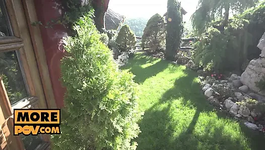 Bakış açısı - götlü Ukraynalı fahişe Daphne Klyde'yi sikiyor