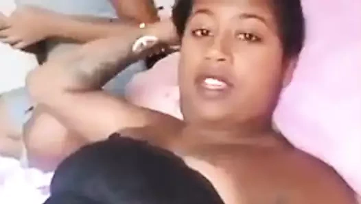 Seksi kız selfie yapıyor 29.mp419.4m