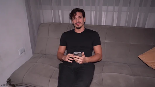 Arkadaşım beni odasına davet ediyor, 18 Yaşındaki Kolombiyalı arkadaşıyla takılmak için