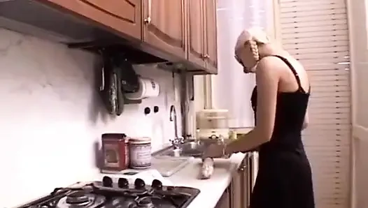 Mutfakta anal sikiş