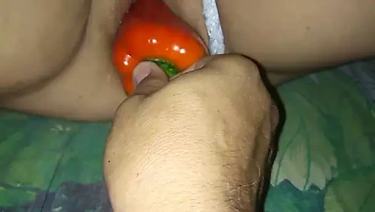 Karımın amında büyük biber.