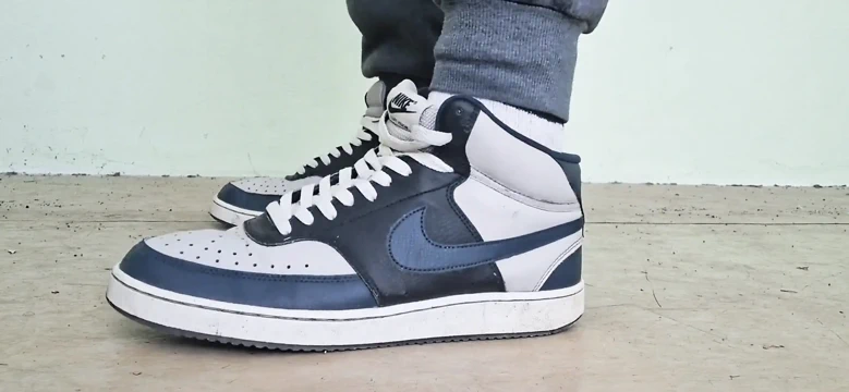 Ayaklarımda Nike ayakkabıları