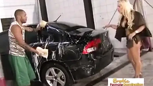 Müşteri araba yıkamada göt deliğini arabasında sert siktiriyor
