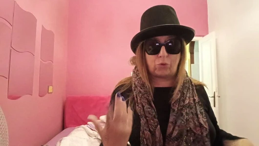 Veronica Rossi official - çizgi roman pornosu seni yeni değersiz porno filmine davet ediyor