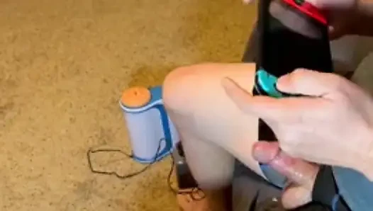 Üvey oğlumun boşalması sonsuza kadar sürüyor.