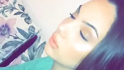 Tamara sevimli yüzün üzerinde bazı spermlere ihtiyacı var