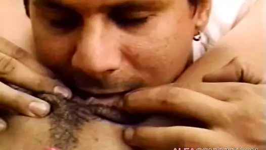 Kalçalarımı sıktığında seviyorum