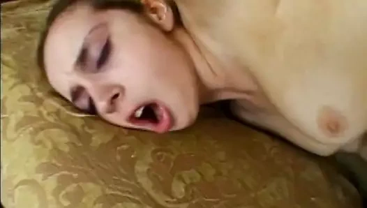 Muhteşem Fransız genç kız yüze boşalmadan önce sikiliyor