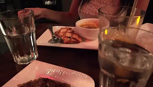 Marley Brinx randevuya çıkıyor, amını ovmana izin veriyor ve banyo yapıyor