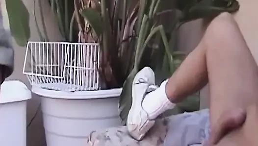 Sarışın orta yaşlı seksi kadın ıslak sakso çekiyor ve yüzüne boşaltıyor