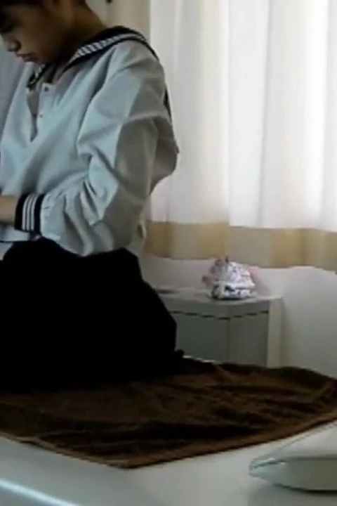 Yumuşak ışık altında, bir masaj sessiz bir cezbediciye dönüşüyor. - 1