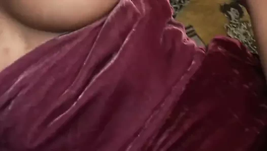 Cynthia kaba dövülerek alır gibi onun dünyası karartıyor