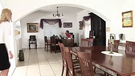 Azgın oral seks ve sonra sikiliyor