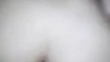 Odpozadi sa devojkom