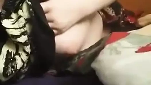 Alman kız meme gösterisi