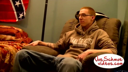 Geeky Whiteboy Jerks Out Some Juice