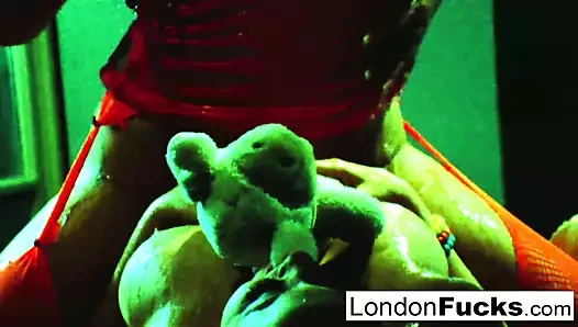 Londra ve madison şekerle oynuyor