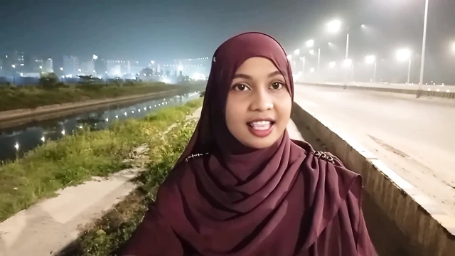Outdhoor tesettürlü Gril sokaklarda uyanıyor ve edepsizce konuşuyor ve güzel yüze boşalma gerçek seks videosu videomun tadını çıkarıyor