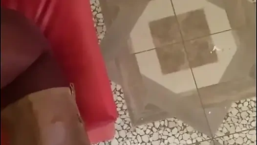 Bir zamanlar, orta yaşlı seksi kadın her zaman kovboy kız olmak isteyen bir kadın vardı. O şehirde büyüdü, ama o vardı