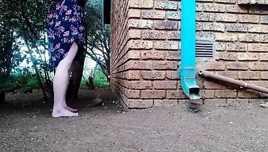 komşunun karısını bahçede sikişmek