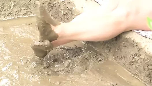 çamurda Birleşik Krallık milf tayt. ayak sürtme amatör eş