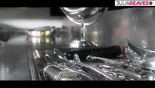 Azgın sürtükler büyük dildolarla birbirlerini sikiyor