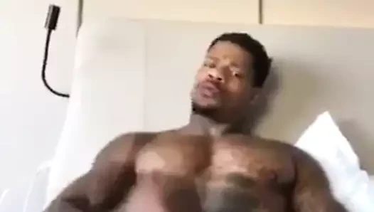 Siyah adam mastürbasyon yapmak ve boşalan