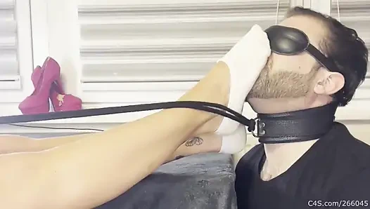 Tasmalı gözleri bağlı ayak kölesi - koklayan çoraplar (bölüm 1)