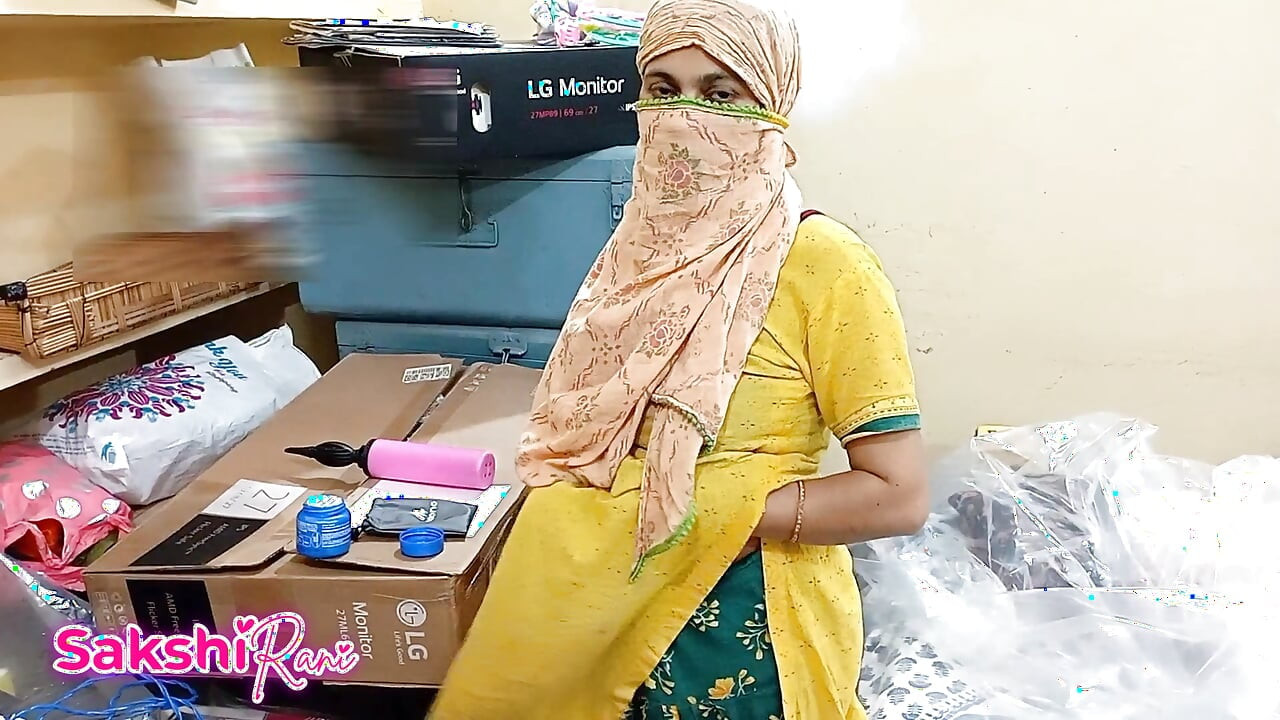 Hizmetçi temizlik odam onu desi seks videosunu parmaklayarak mastürbasyon yaparken yakaladım Hintçe edepsizce konuşuyor tam video