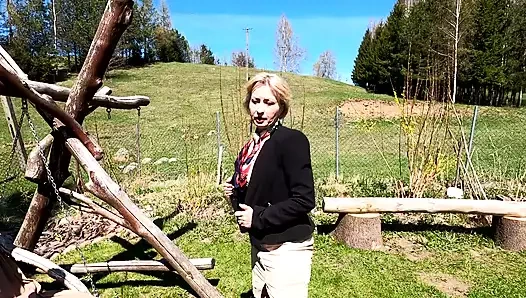 Başrolde çoraplı ve tıraşlı amcıkla açık havada sapıkça oyun.