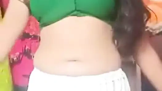 Hint aunts şeritler çıplak dışarı arasında saree