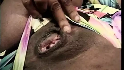 Sürtük başarısız mastürbasyondan sonra horoz almaya karar verir