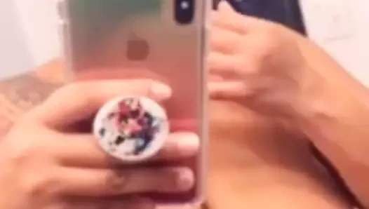 dövmeli Latin mastürbasyon