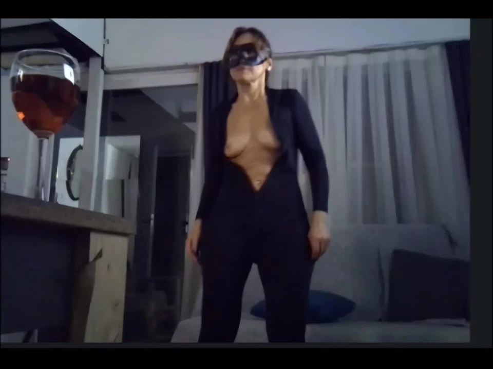 Üstsüz azdırma dansı