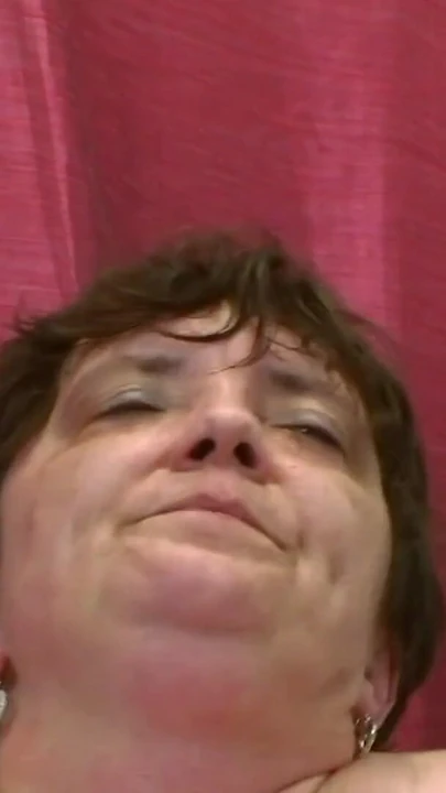 Эпический момент из "Дикке Оми в Struempfen Bezahlt den Hausmeister fuer Kurzen Harten Fick"